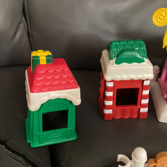 Fisher-Price Little People Christmas On Main Street Village Sets-Incomplete-22 p - Picture 14 of 14